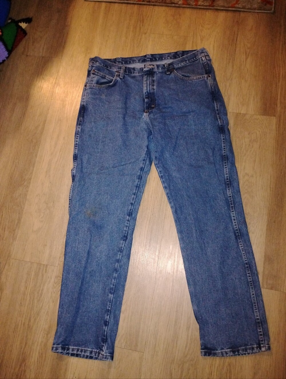 Wrangler Rugged Wear Classic Men’s Blue Jeans Size 38 x 34